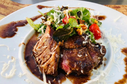 霜降り黒毛和牛のステーキ～マルサラソース～