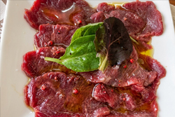 馬肉のカルパッチョ
